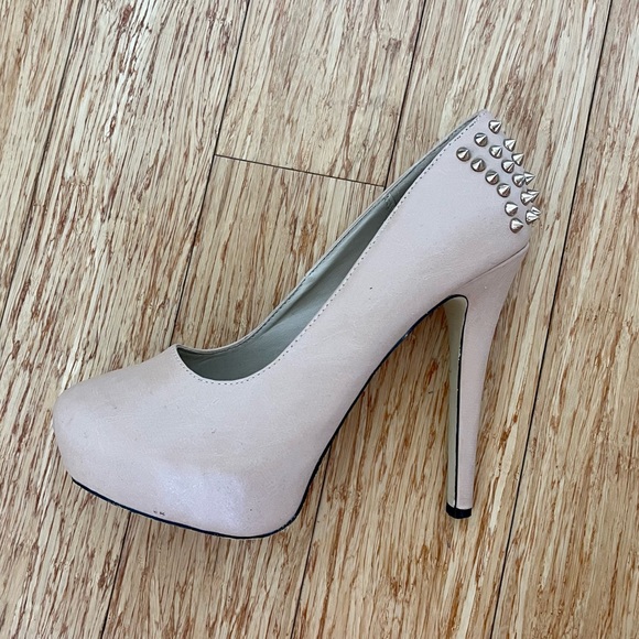 Nude heels with gold studs - Picture 2 of 5